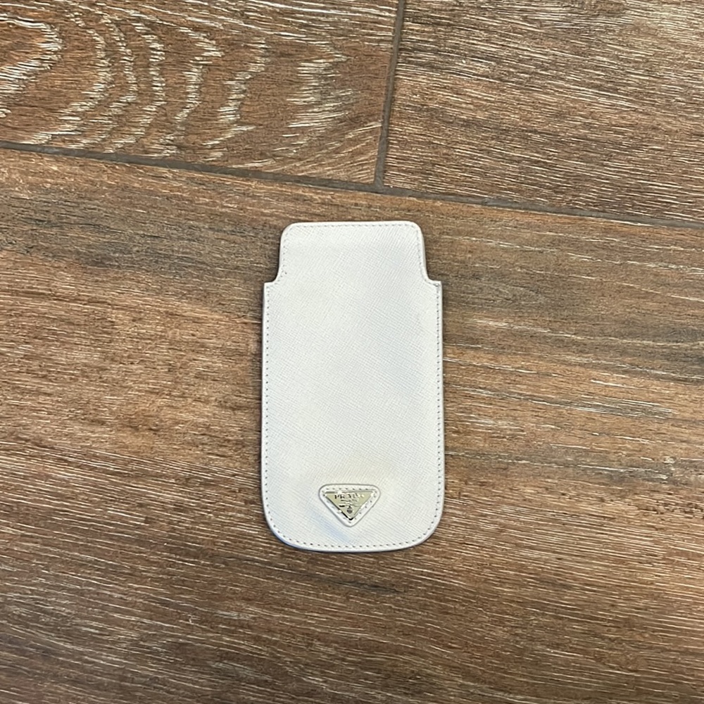 Prada case - Picture 2 of 5